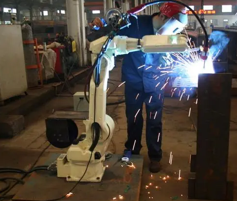 工业焊接机器人有哪些优势？